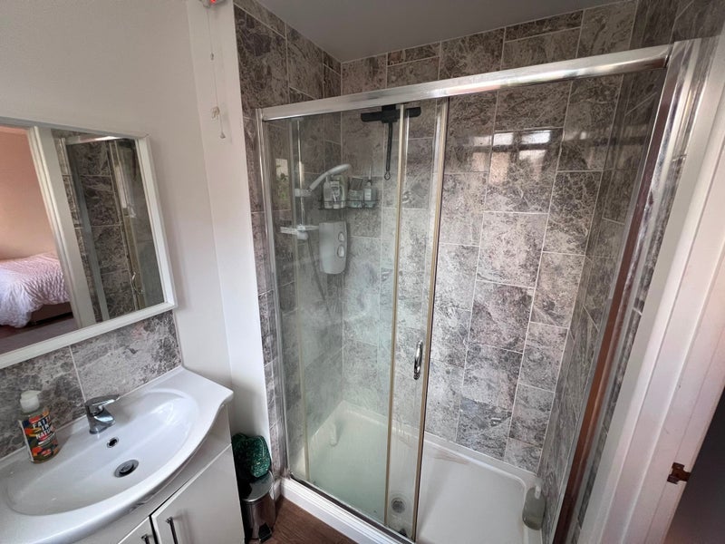 Room Englefield Road in Greater London