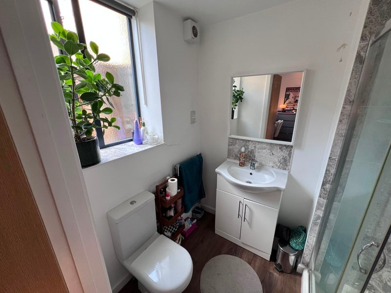 Room Englefield Road in Greater London