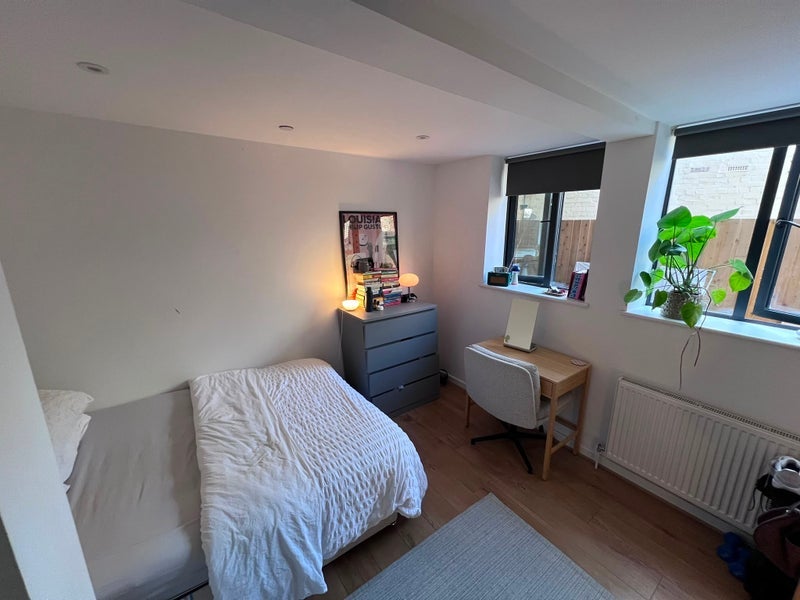 Room Englefield Road in Greater London
