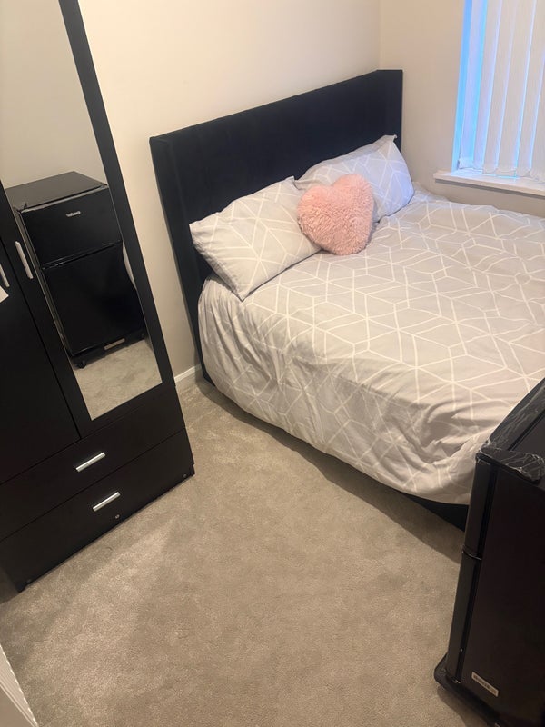 Room Dimsdale Road in Birmingham