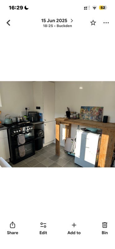 Room Manor Close in Huntingdonshire