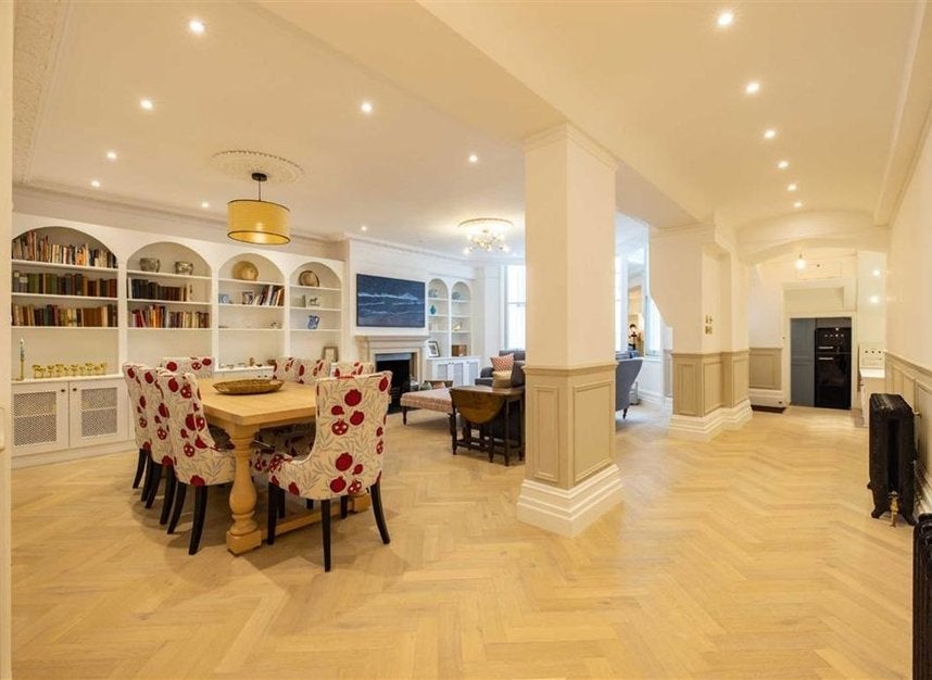 Flat Cornwall Gardens in Greater London