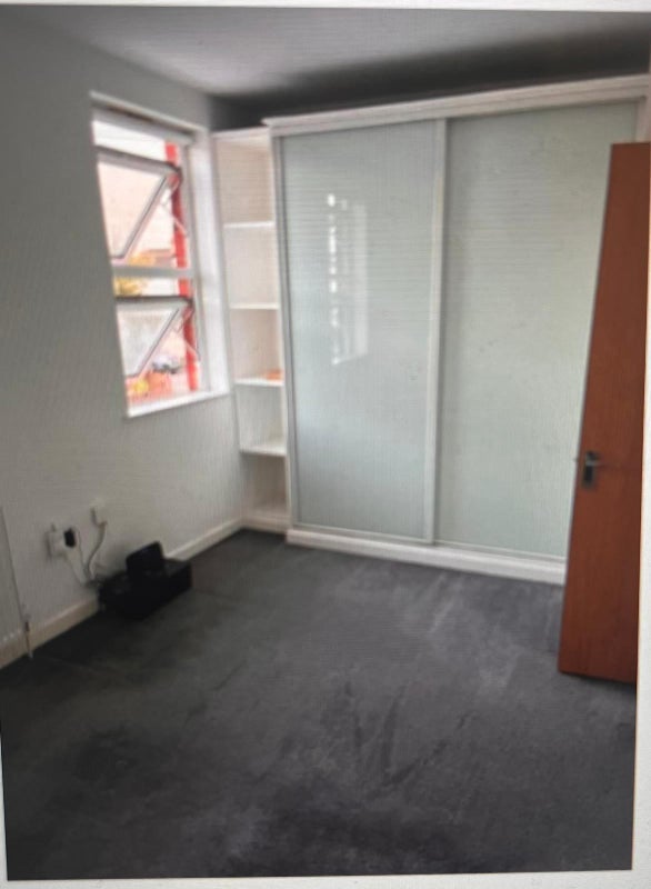 Room Haydons Road in Greater London