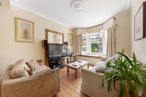 Flat Parkville Road in Greater London
