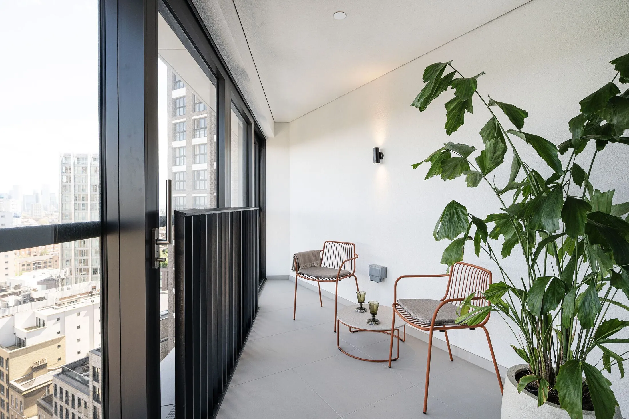 Flat New Drum Street in Greater London
