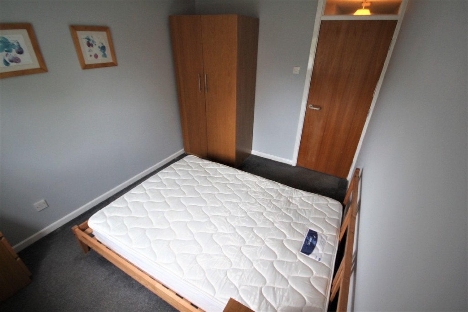 Room Tonnelier Road in Nottingham