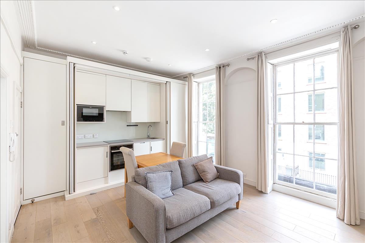 Flat Leigh Street in Greater London