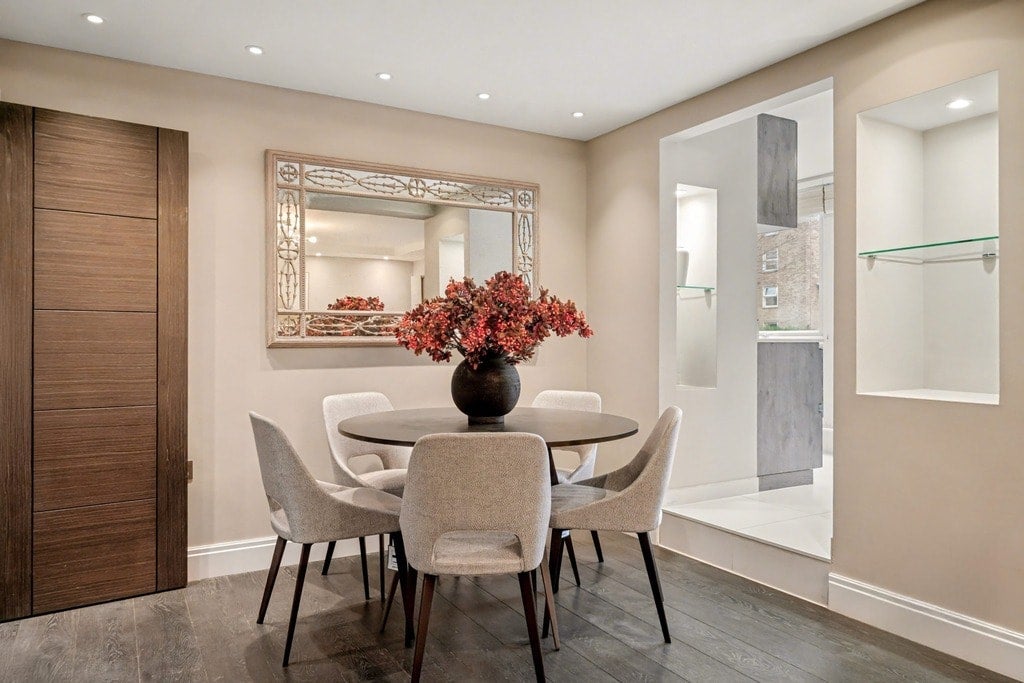 Flat Boydell Court in Greater London