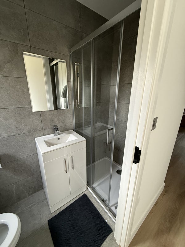 Room Carolina Road in Greater London