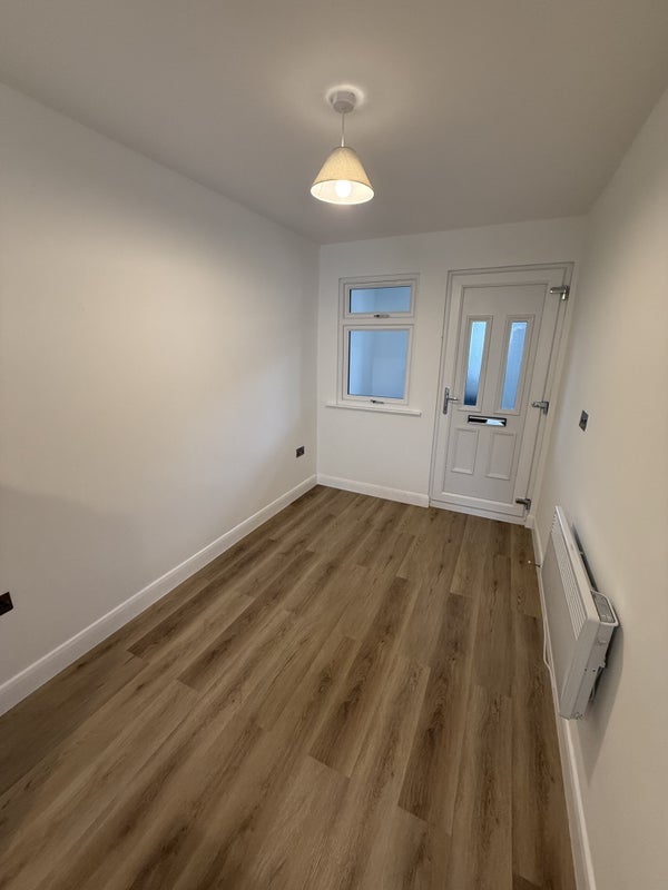 Room Carolina Road in Greater London