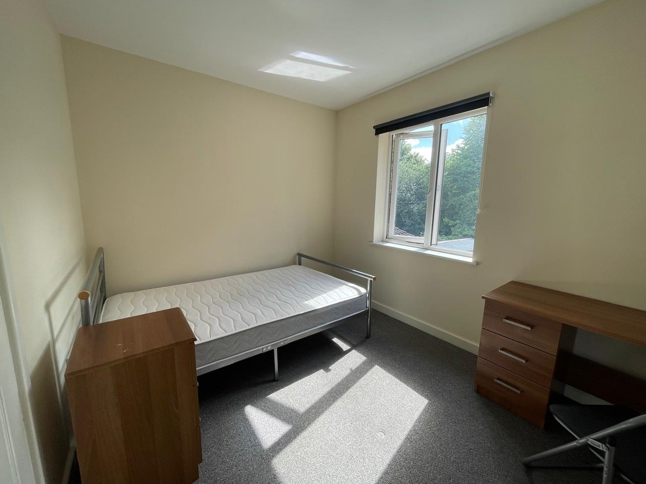 Room Beeston Road in Nottingham