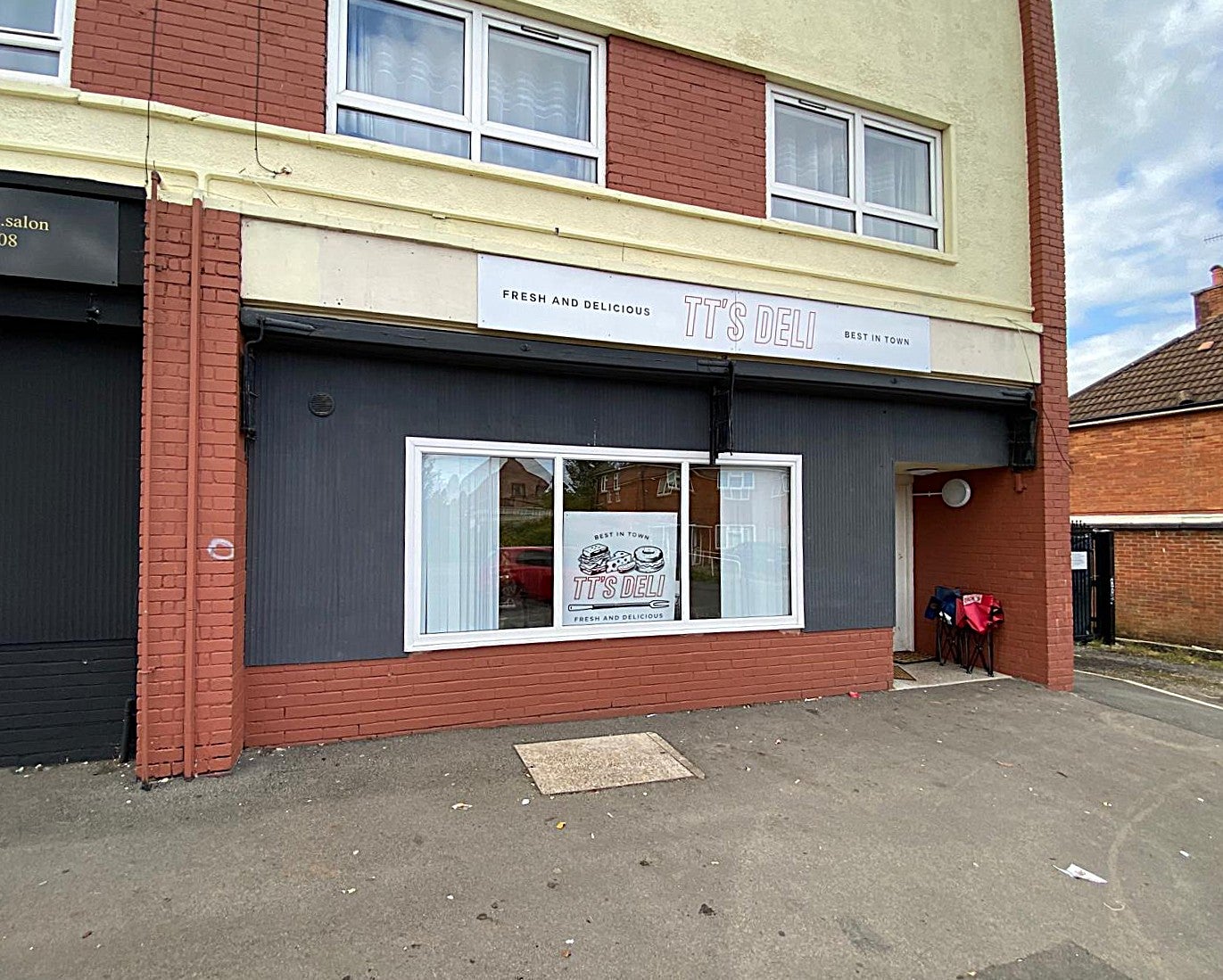 Flat Heol Trenewydd in Cardiff