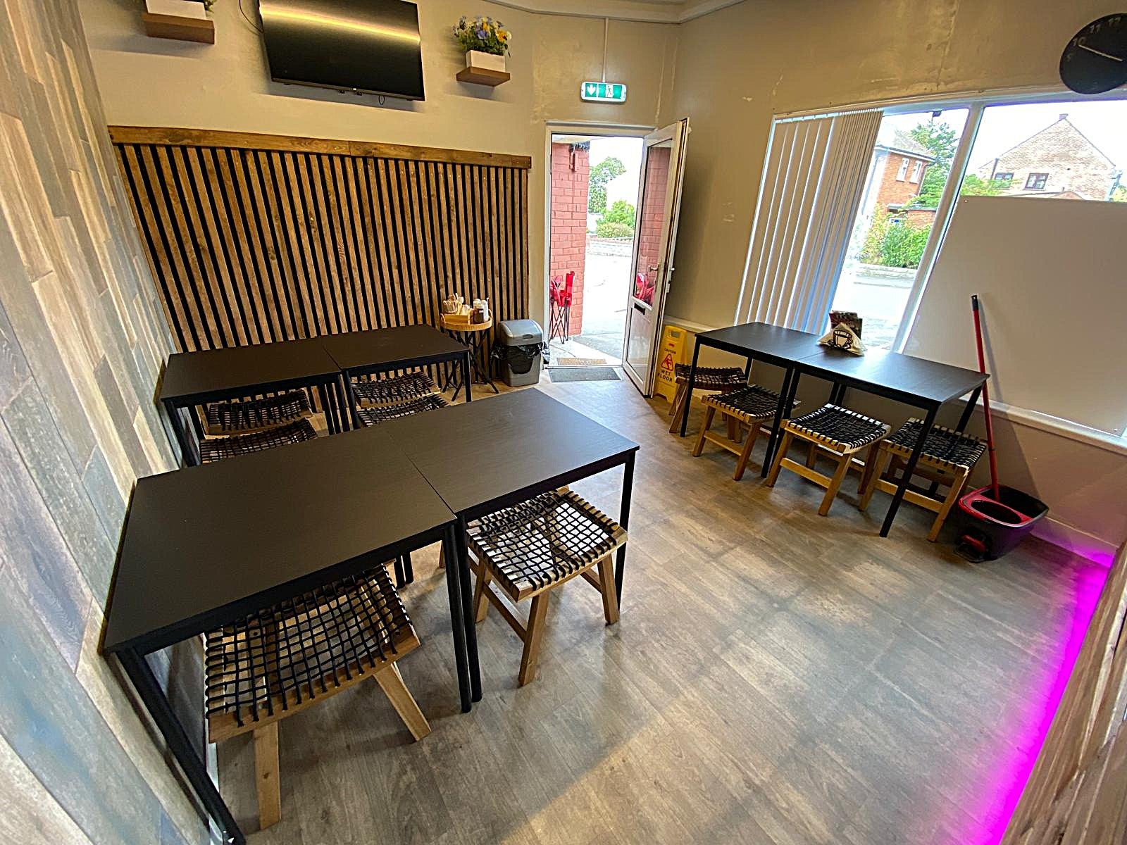 Flat Heol Trenewydd in Cardiff