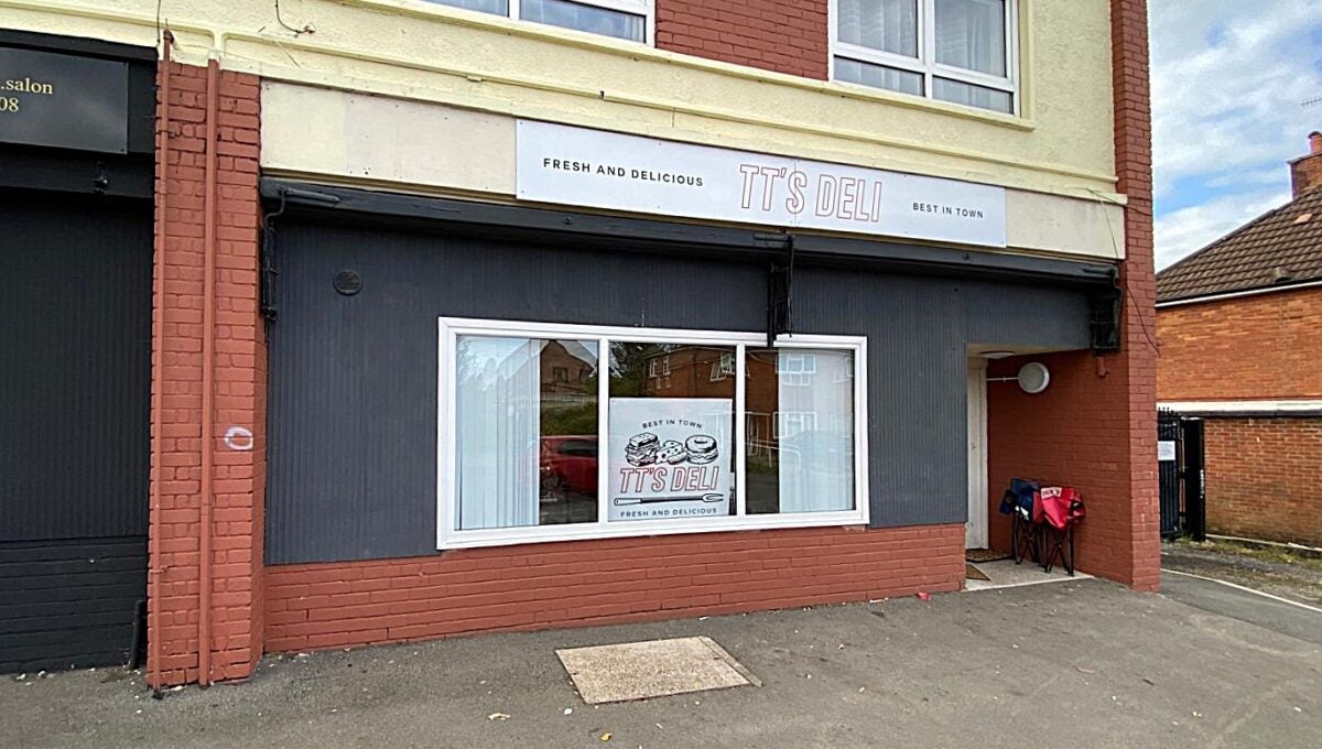 Flat Heol Trenewydd in Cardiff