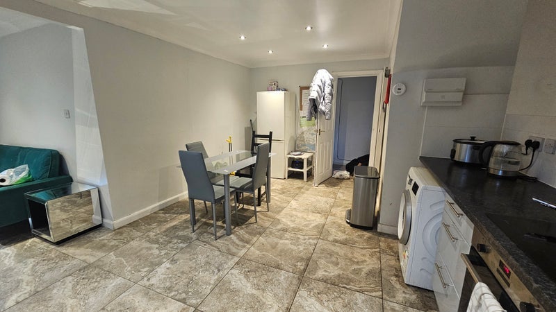 Room Cheviot Drive in Chelmsford