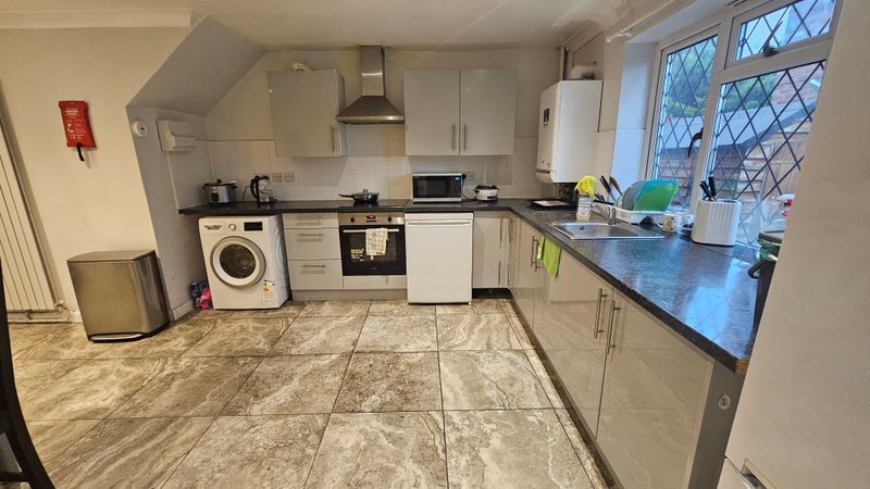 Room Cheviot Drive in Chelmsford