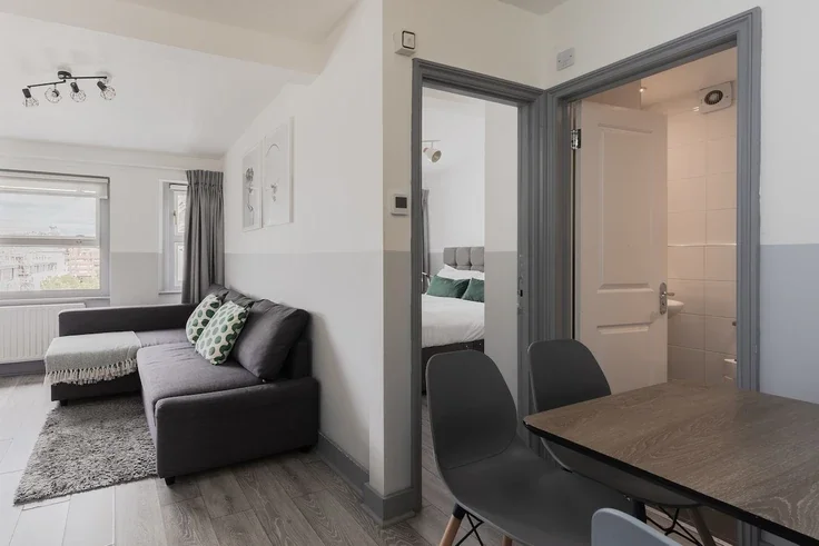 Flat Nevern Road in Greater London