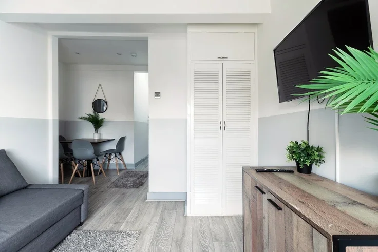 Flat Nevern Road in Greater London