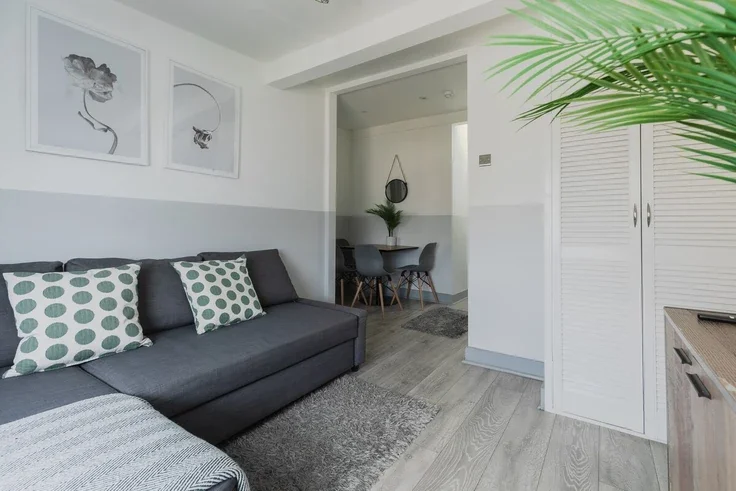 Flat Nevern Road in Greater London