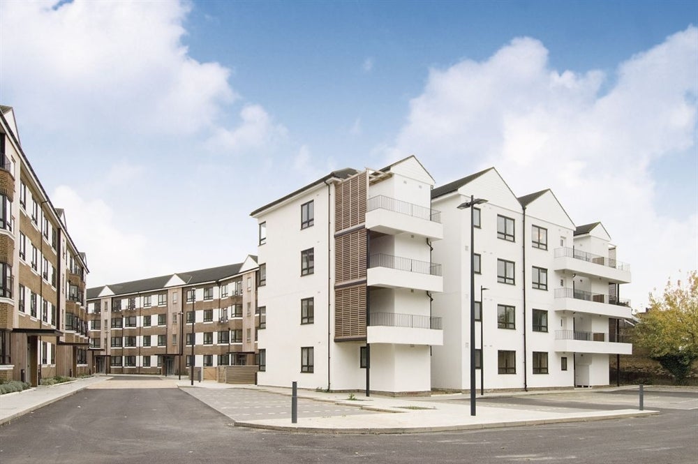 Flat Kew Bridge Court in London