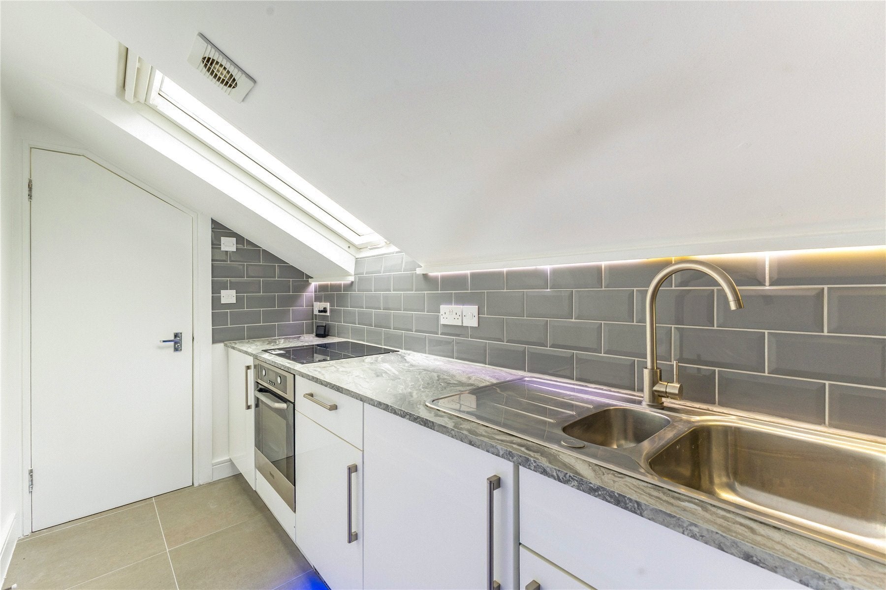 Flat Northcote Road in Greater London
