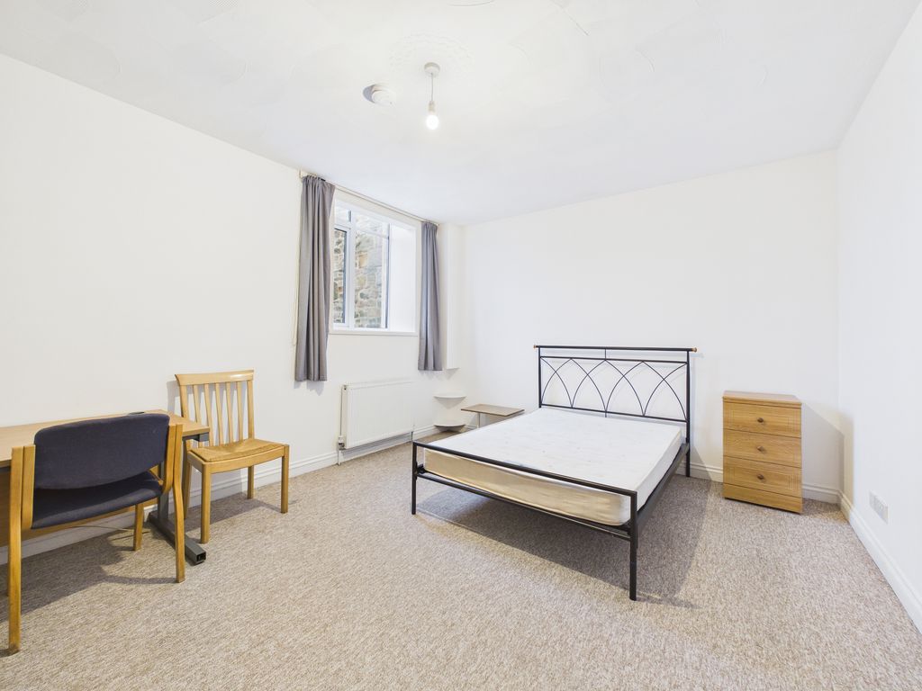 Room Chapel Road in Camborne