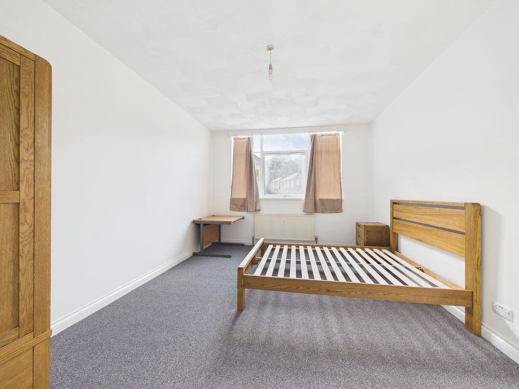 Room Chapel Road in Camborne
