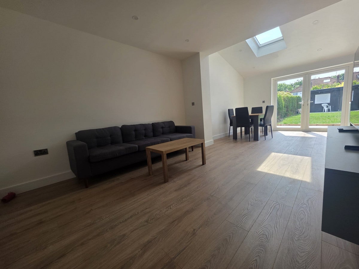 House Avenue Gardens in Reigate and Banstead