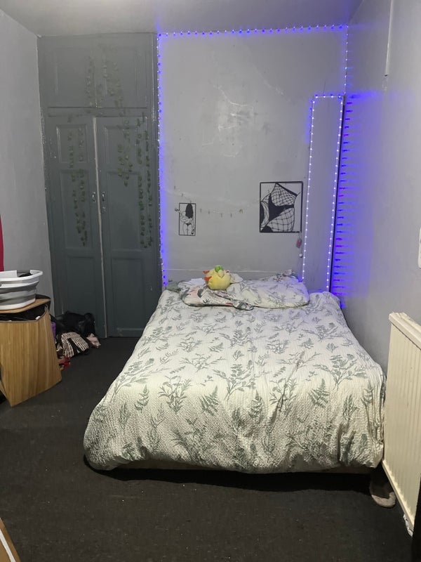 Room Moss Lane East in Manchester