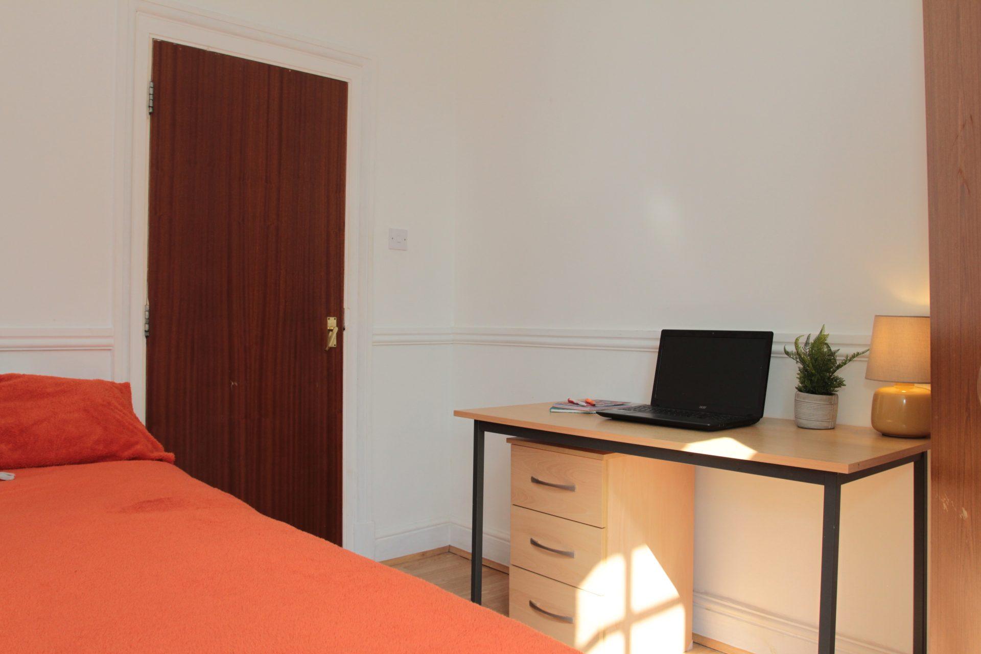 Flat Aylestone Road in Leicester