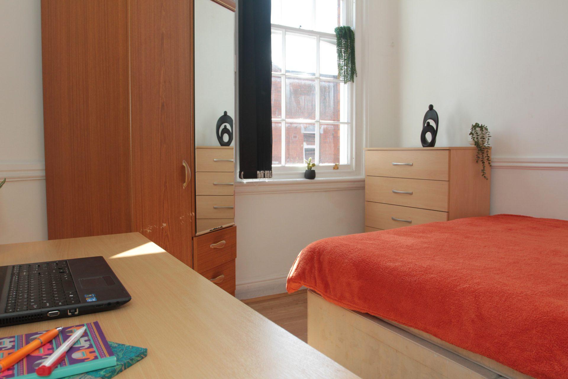 Flat Aylestone Road in Leicester