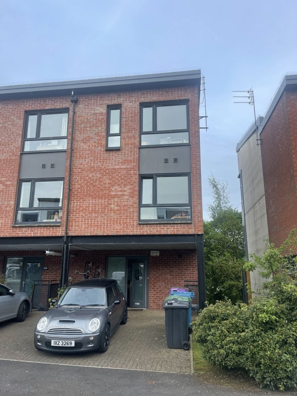 House Shuna Crescent in Glasgow