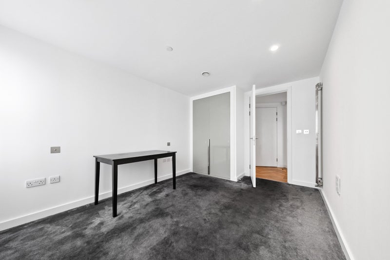 Room City Road in Greater London