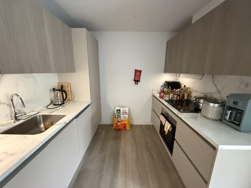 Room Dog Kennel Hill in Greater London