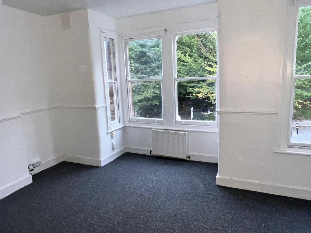 Room Dawson's Hill Footpath (Dunstan's Road to Ladlands) in Greater London