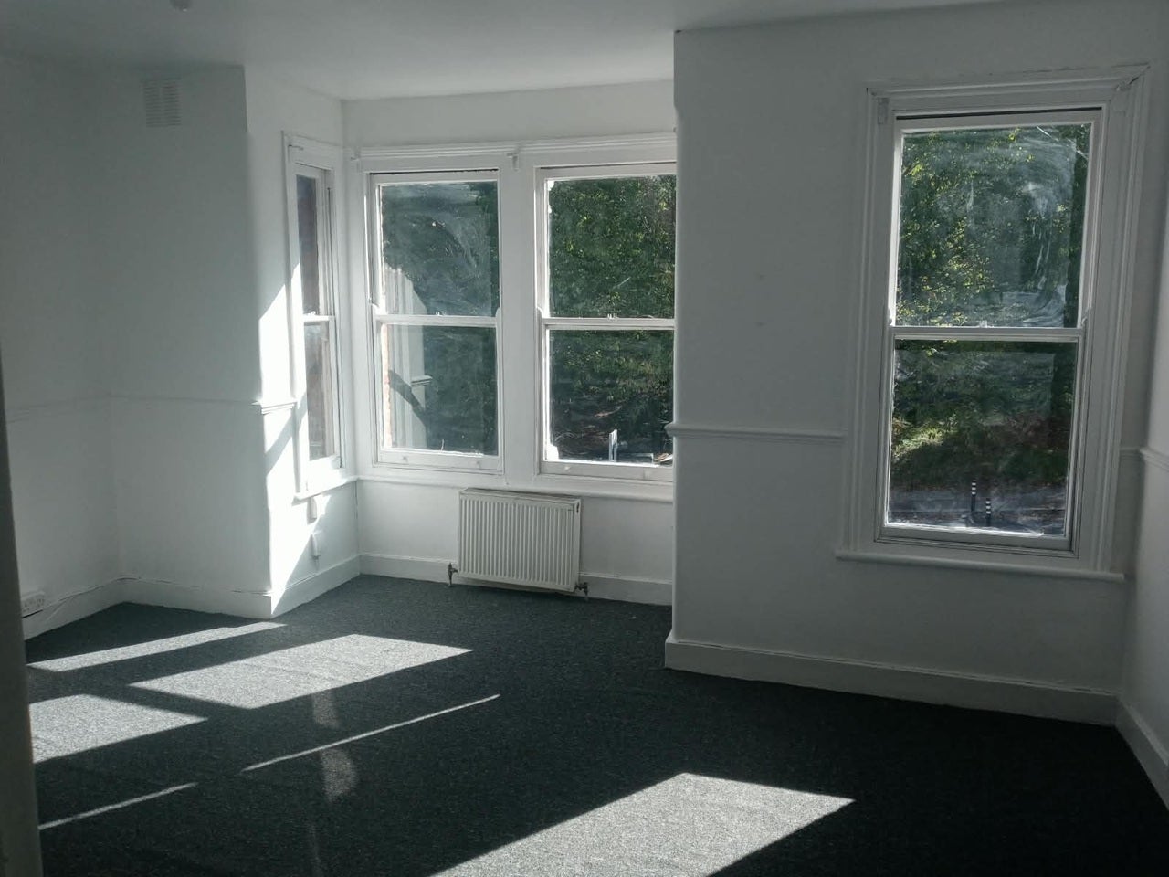Room Dawson's Hill Footpath (Dunstan's Road to Ladlands) in Greater London