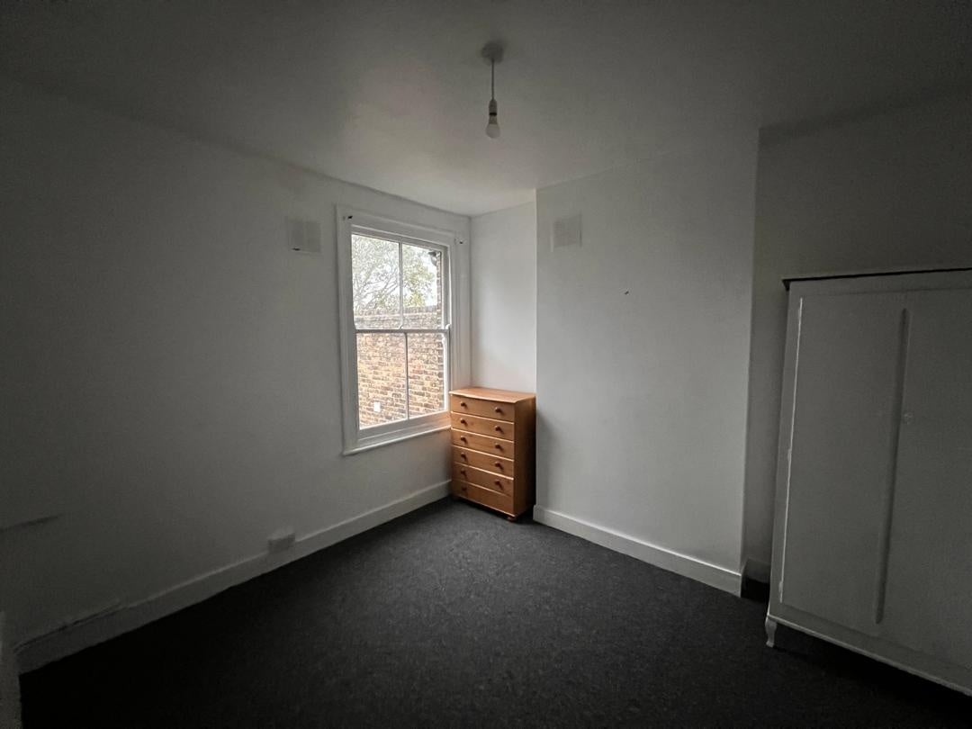 Room Dawson's Hill Footpath (Dunstan's Road to Ladlands) in Greater London