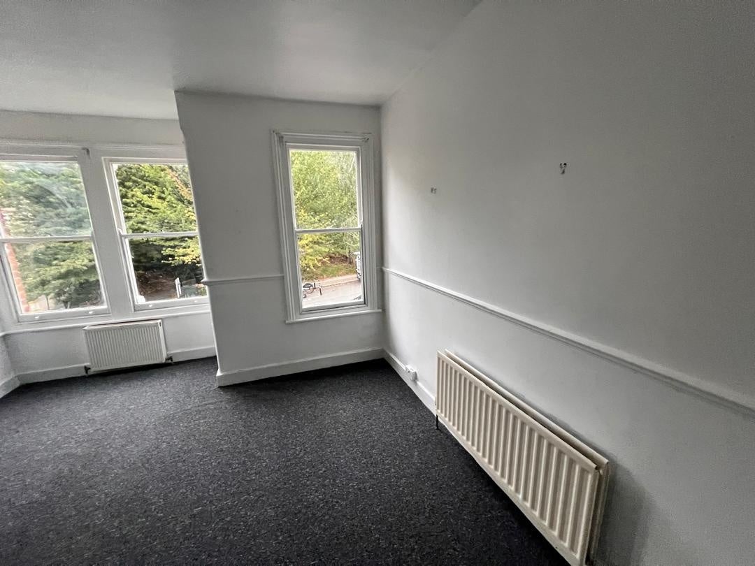 Room Dawson's Hill Footpath (Dunstan's Road to Ladlands) in Greater London