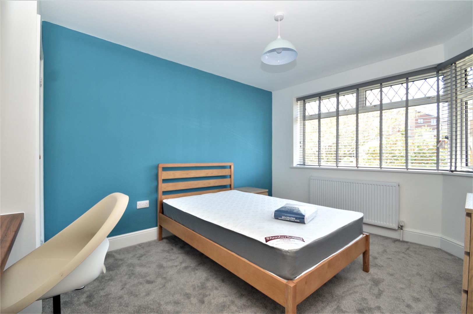 Flat Glebelands Road in Bristol