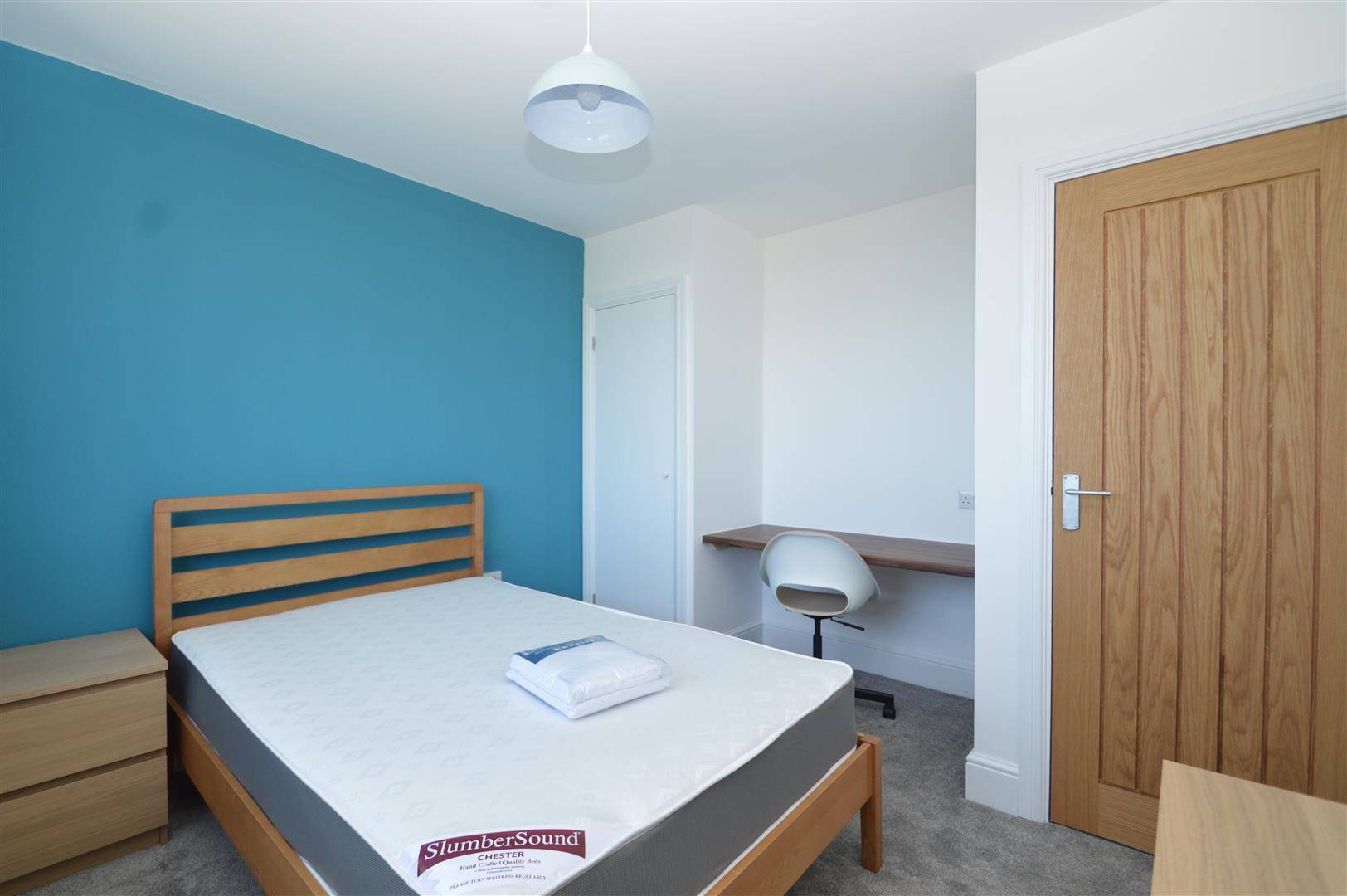 Flat Glebelands Road in Bristol