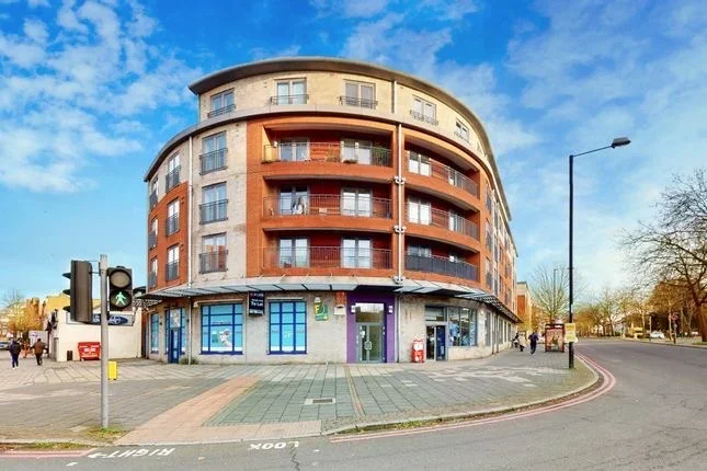 Flat Streatham Place in Greater London
