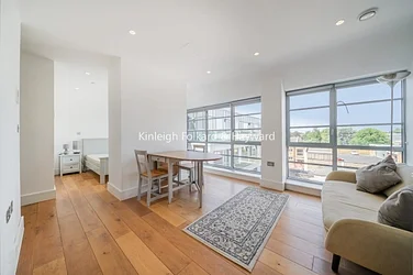 Flat Rye Lane in Greater London