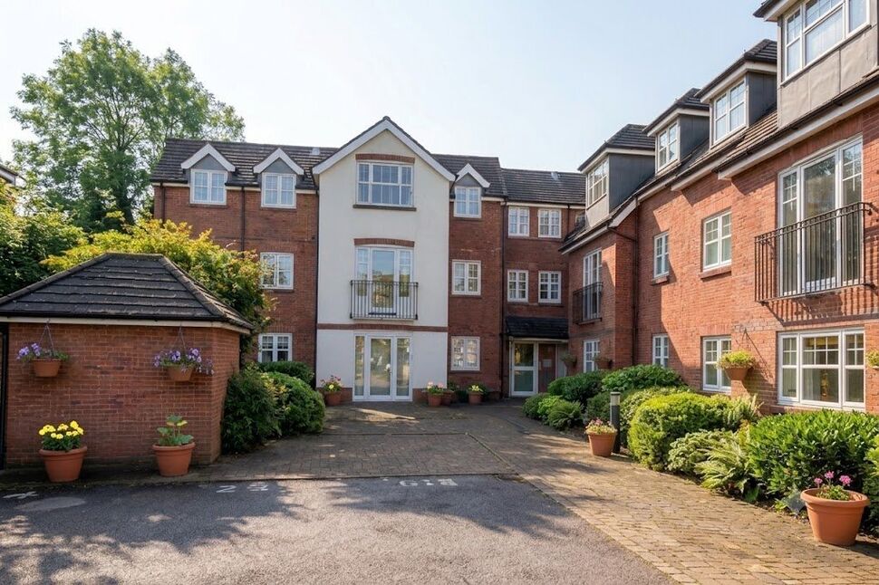 Flat Sagars Road in Handforth