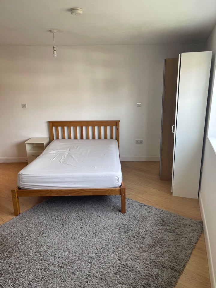 Flat Briar Avenue in Greater London