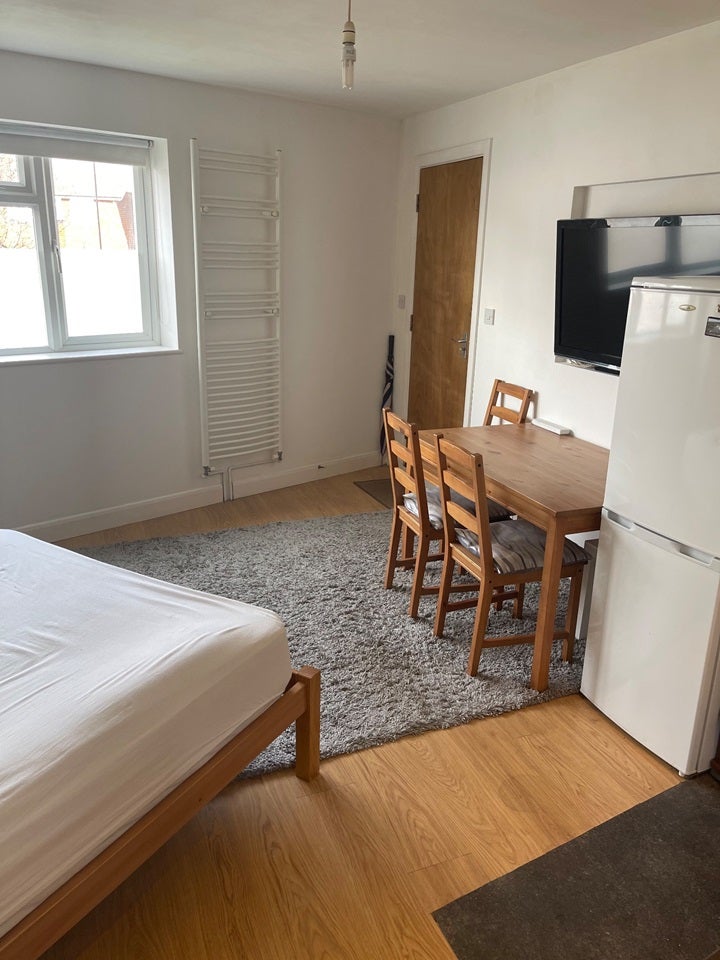 Flat Briar Avenue in Greater London