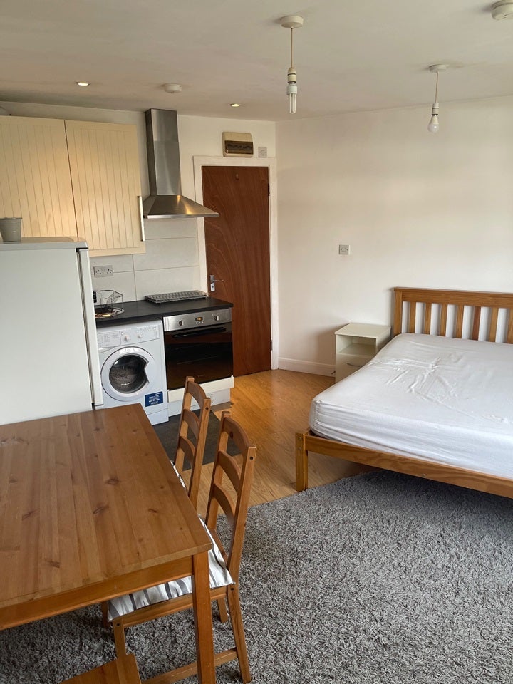 Flat Briar Avenue in Greater London
