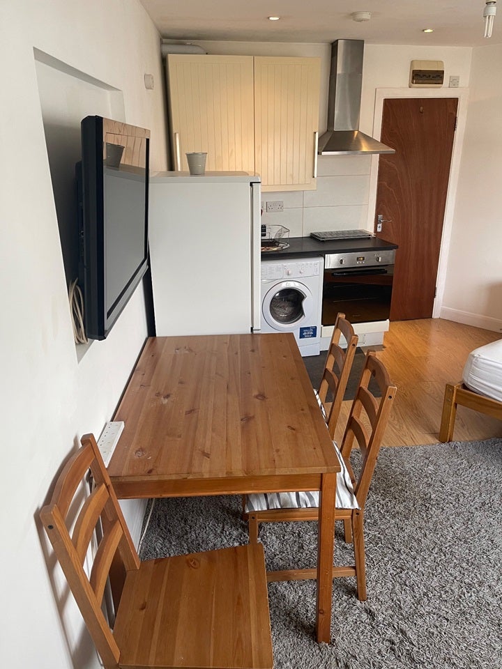 Flat Briar Avenue in Greater London