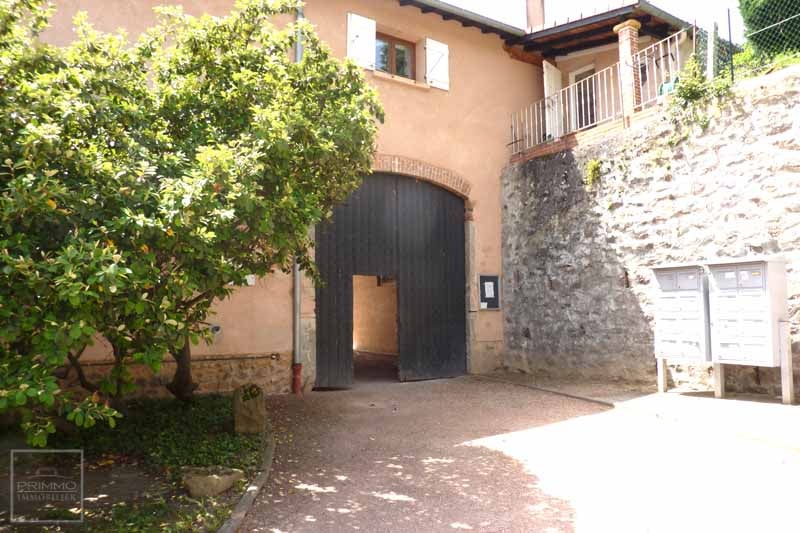 Chambre Rue du Falque à Dommartin