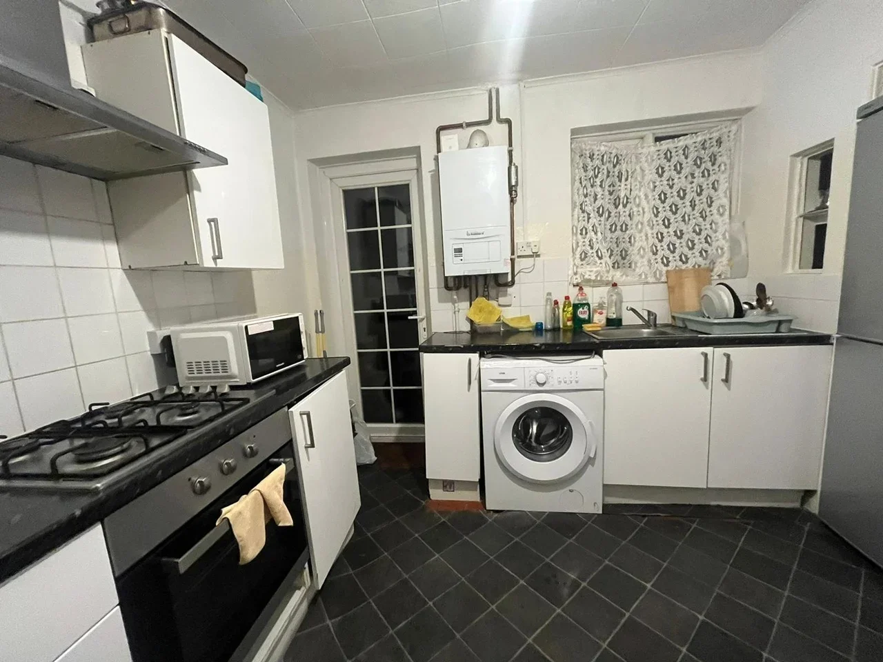 Room Manor Road in Greater London