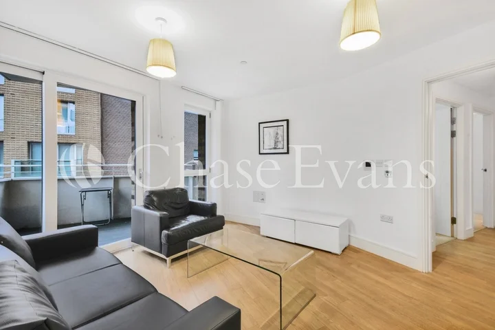 Flat Hannaford Walk in Greater London